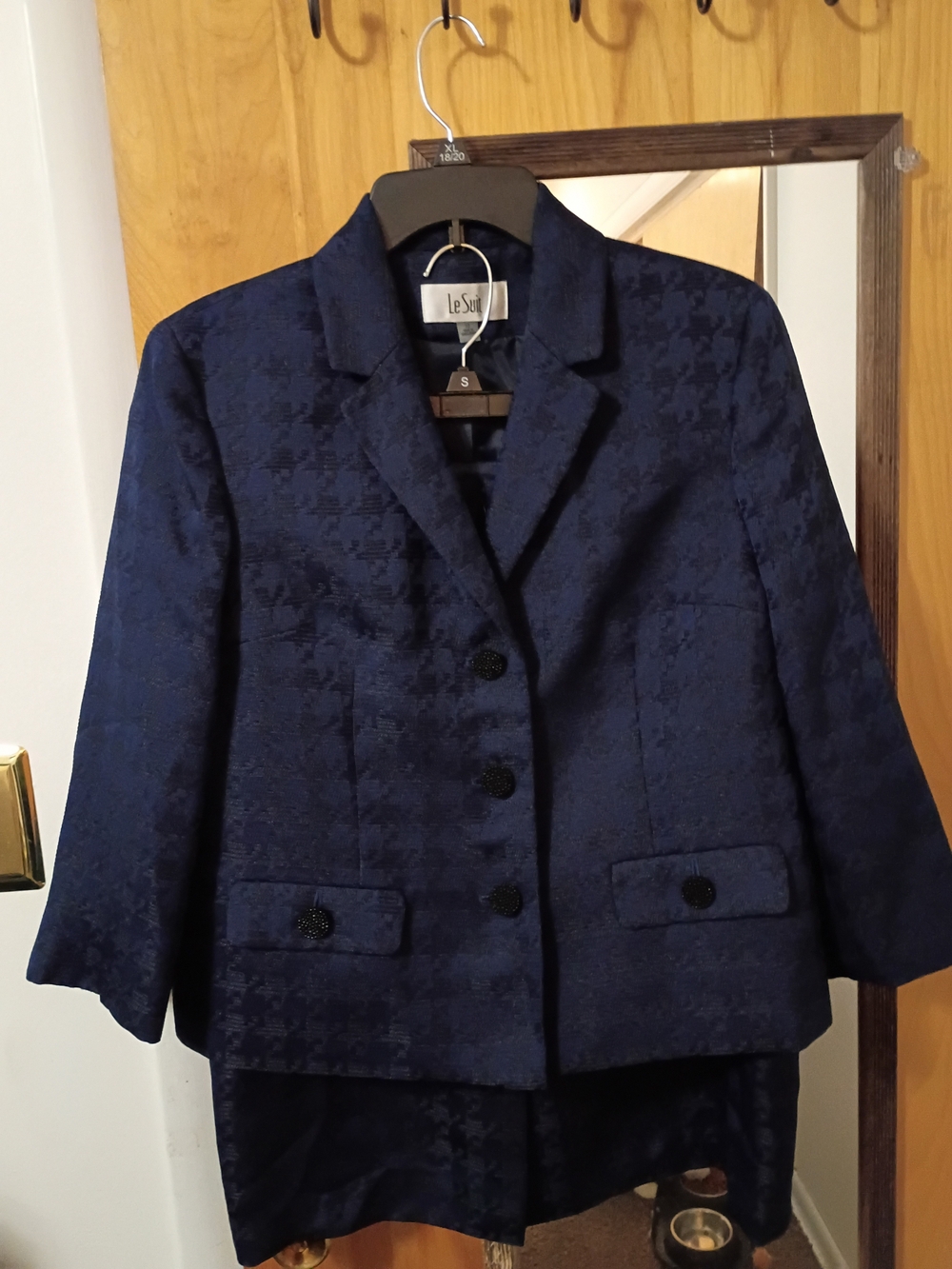 Le Suit Women's Navy Blue Textured Blazer & Skirt Set